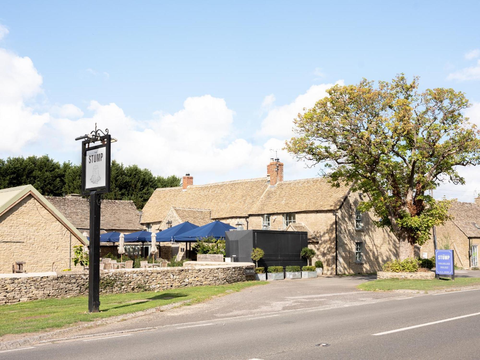 Hotel The Stump Cirencester Zewnętrze zdjęcie